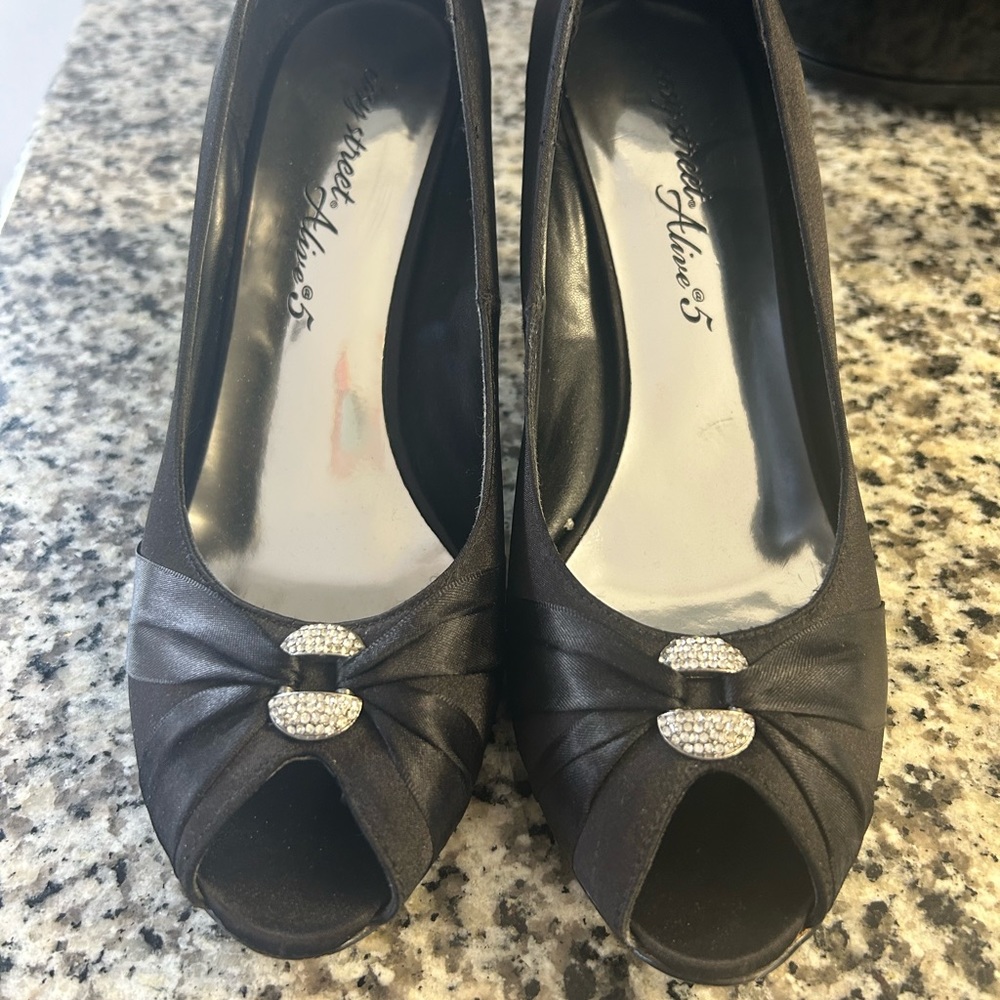 Size 7 black dressy heels